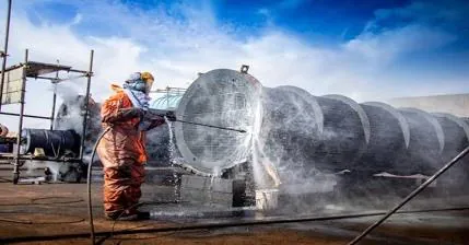 Crew jetting a large tank