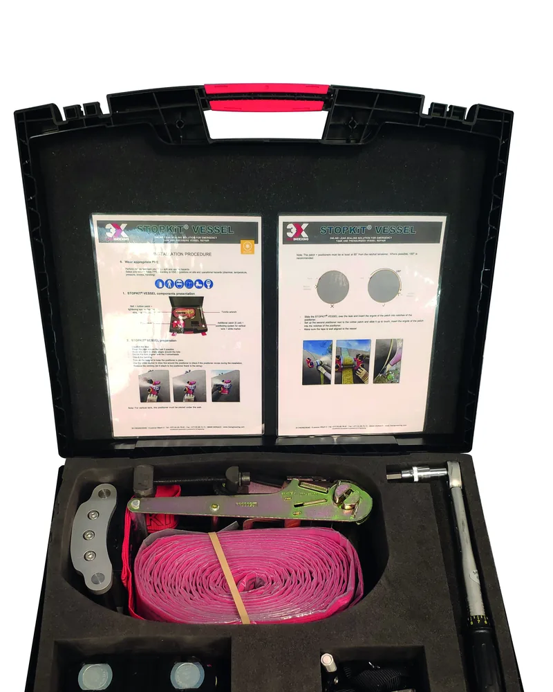 STOPKiT VESSEL case with its components