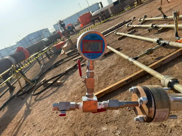 Digital pressure gauge fitted to a flanged pipe spool