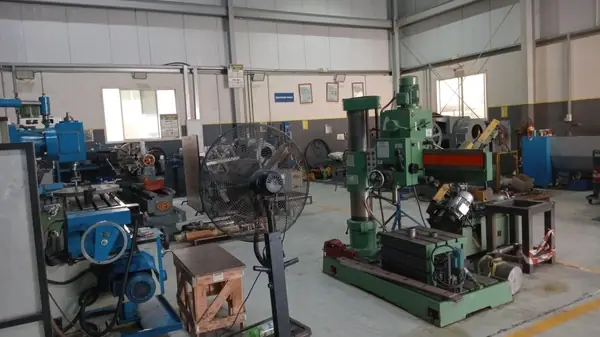Workshop with drilling and machining equipment