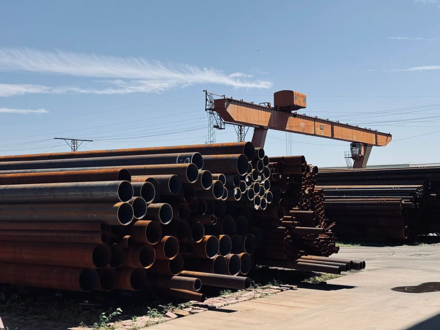 Stacked steel line pipes in a pipe yard